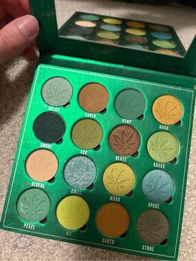 Makeup obsession so dope palette - Assorted Greens and Golds